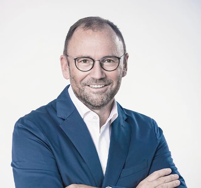 https://www.sda-partner.de/wp-content/uploads/2020/10/GeraldPoeschl_320x300@x2.jpg